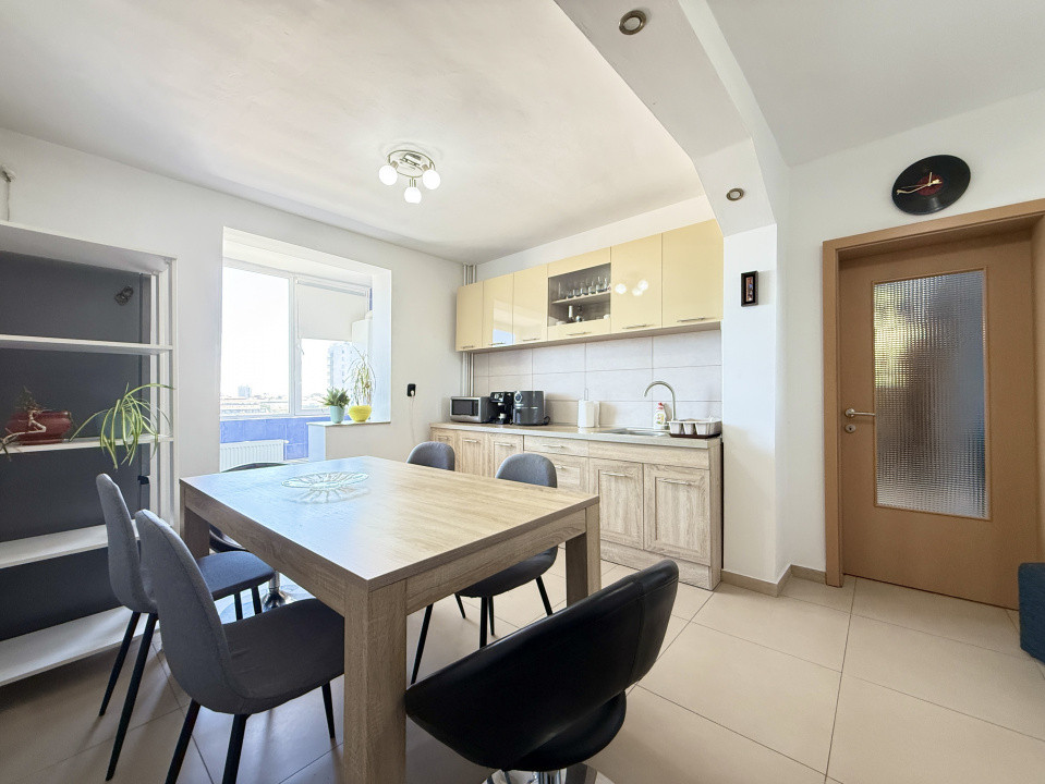 Apartament cu 3 camere, de vanzare in zona Circumvalatiunii 4, foxfort.ro