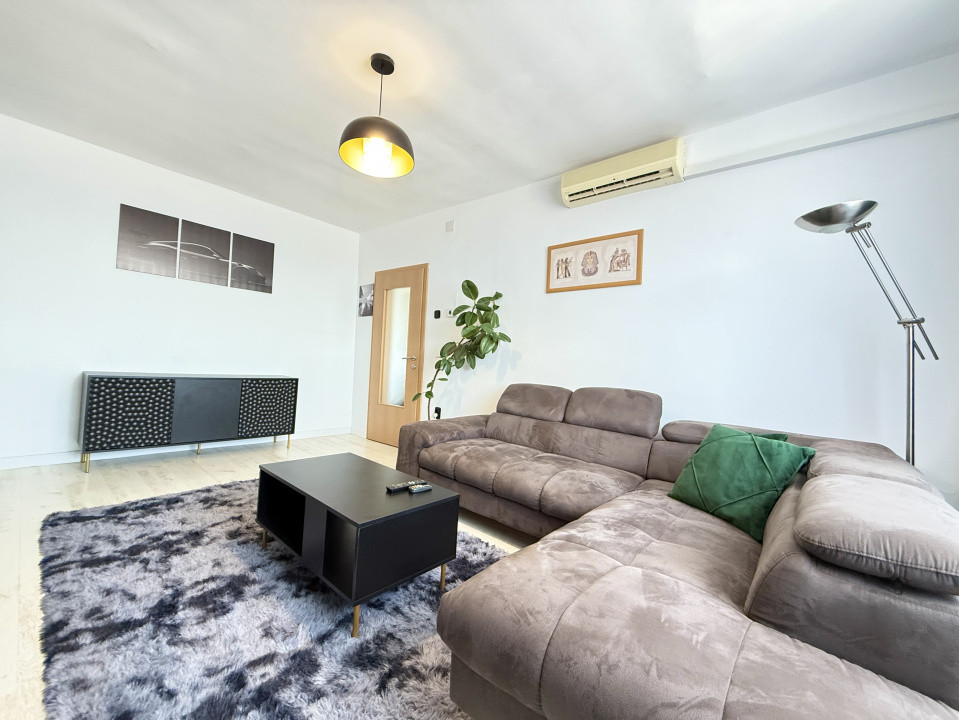 Apartament cu 3 camere, de vanzare in zona Circumvalatiunii 6, foxfort.ro