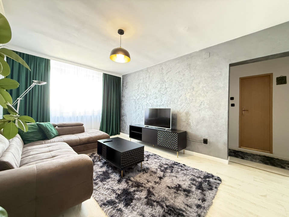 Apartament cu 3 camere, de vanzare in zona Circumvalatiunii 10, foxfort.ro