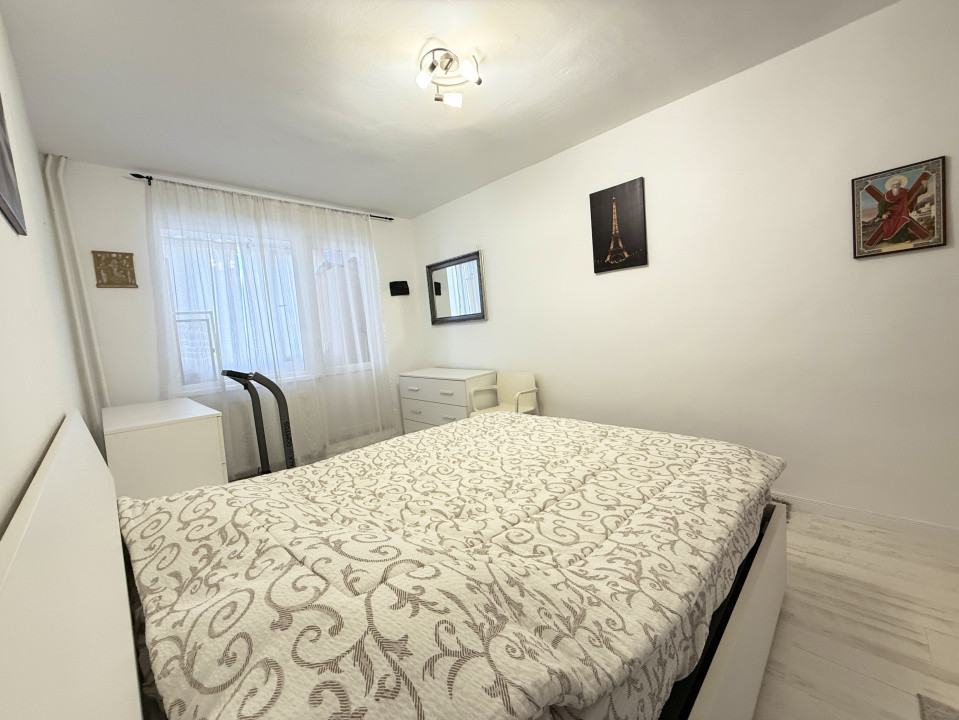 Apartament cu 3 camere, de vanzare in zona Circumvalatiunii 12, foxfort.ro