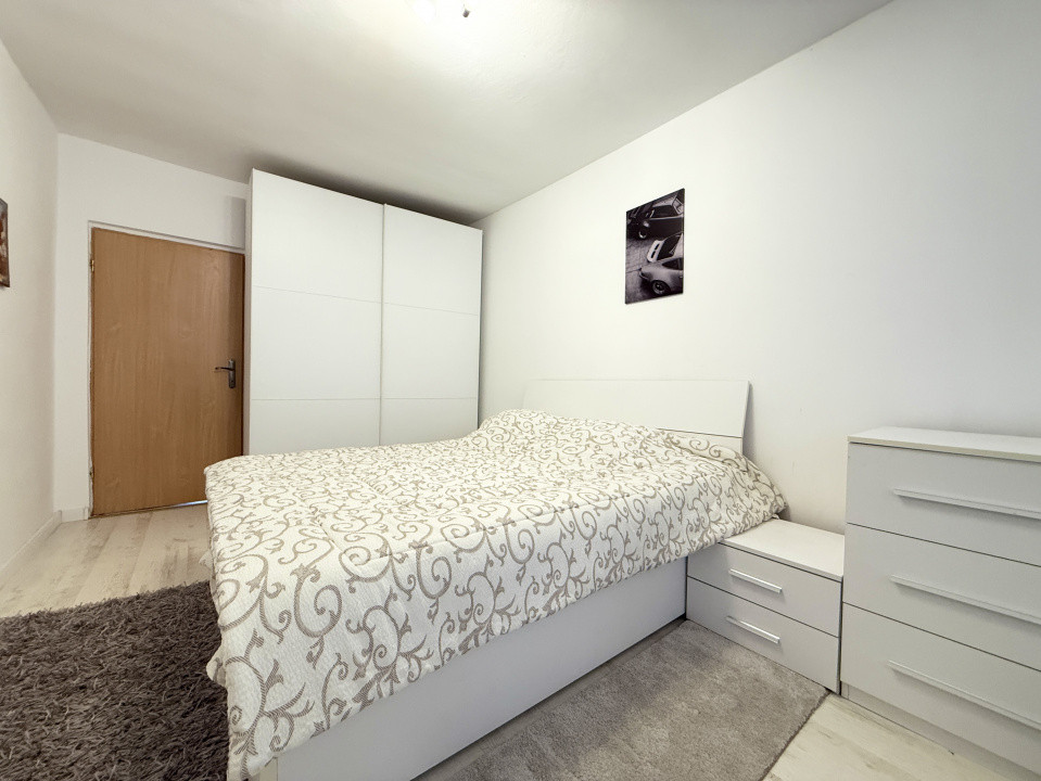 Apartament cu 3 camere, de vanzare in zona Circumvalatiunii 13, foxfort.ro