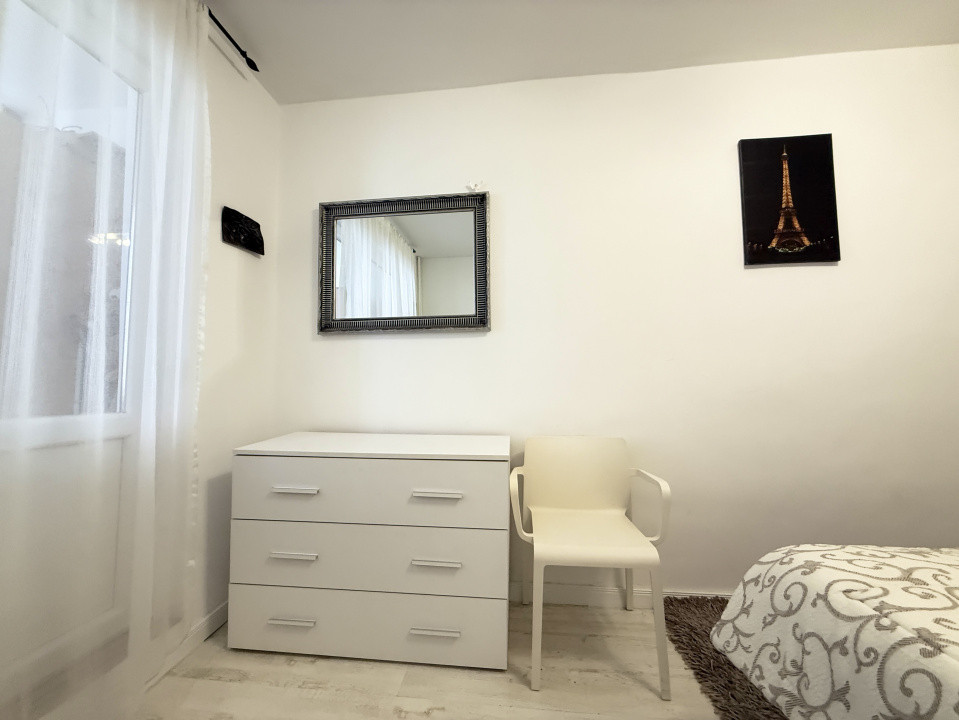 Apartament cu 3 camere, de vanzare in zona Circumvalatiunii 14, foxfort.ro