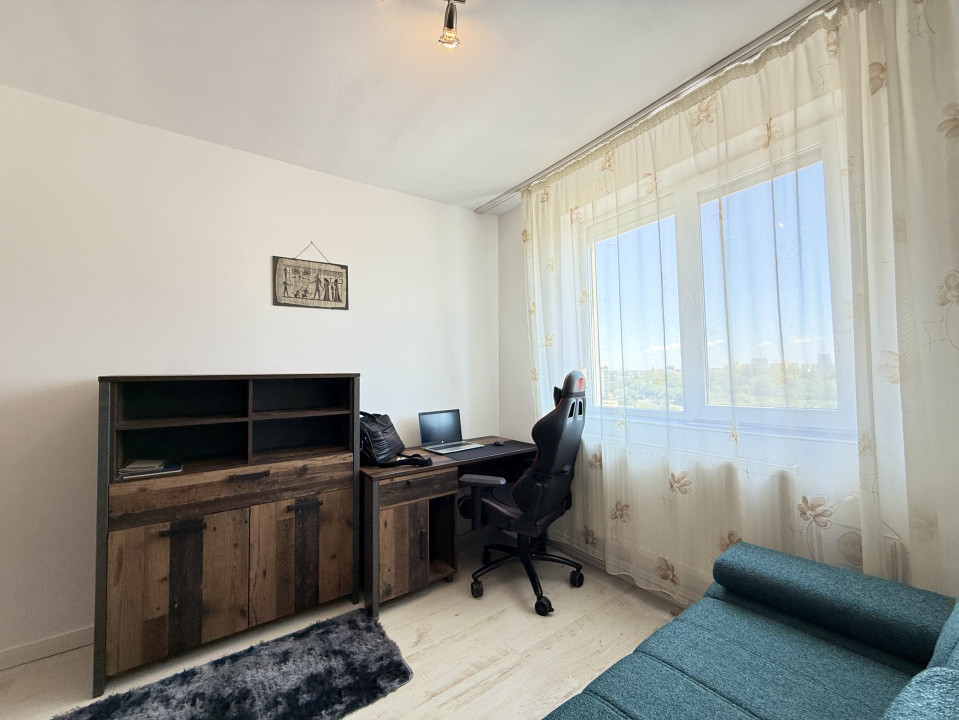 Apartament cu 3 camere, de vanzare in zona Circumvalatiunii 19, foxfort.ro