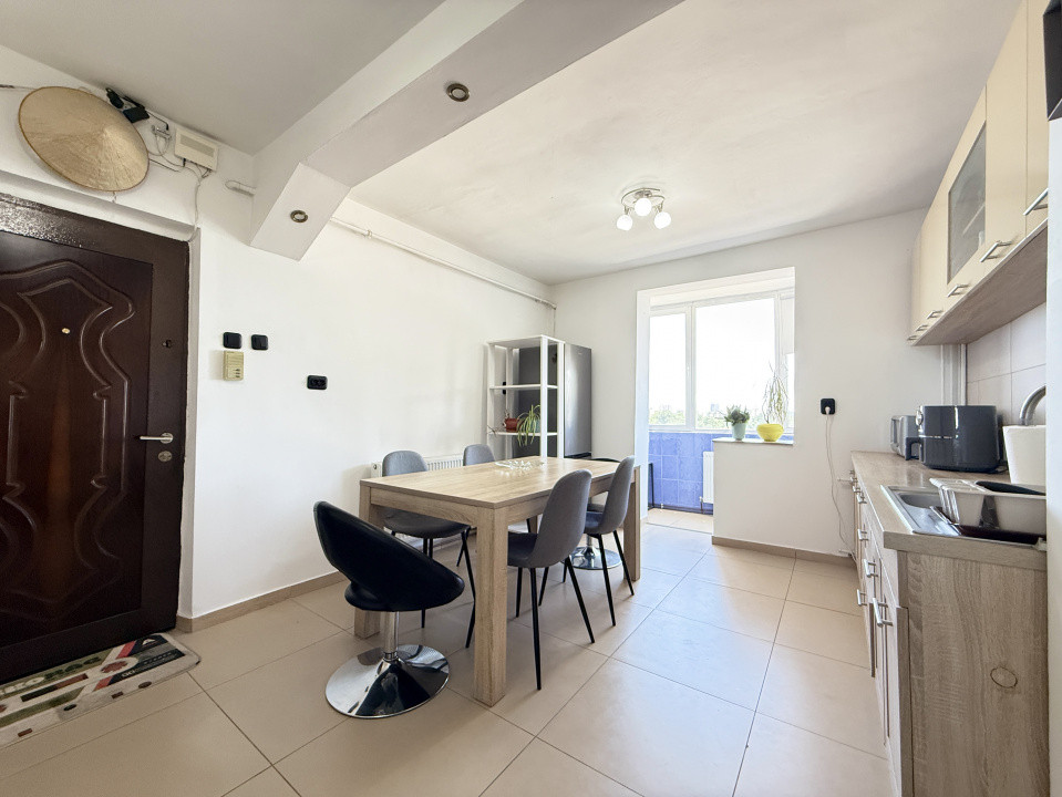 Apartament cu 3 camere, de vanzare in zona Circumvalatiunii 24, foxfort.ro