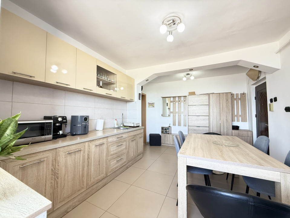 Apartament cu 3 camere, de vanzare in zona Circumvalatiunii 30, foxfort.ro