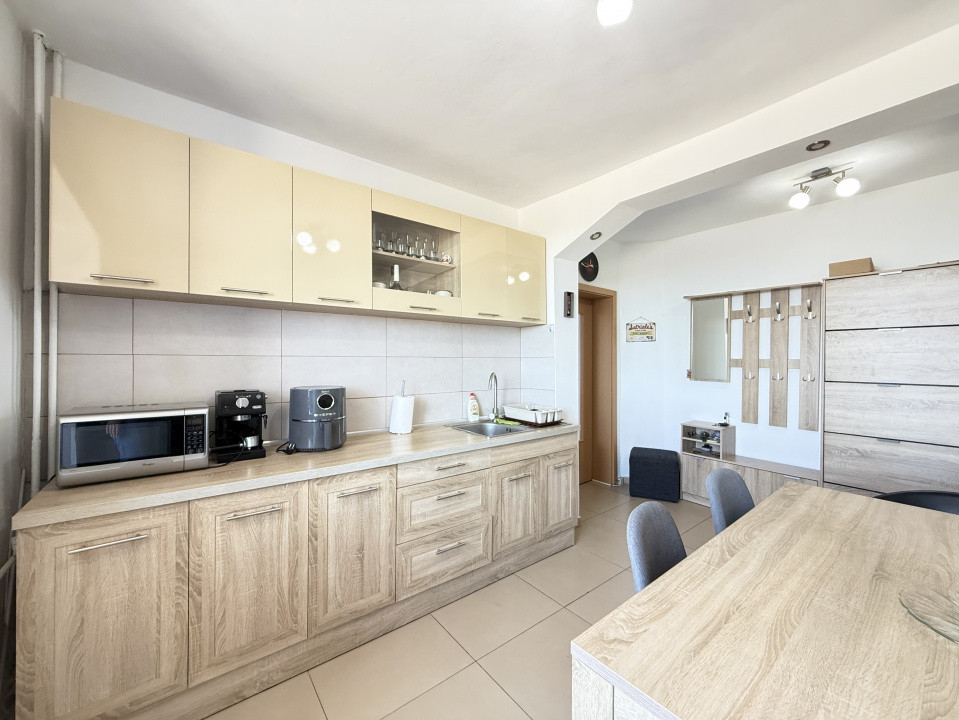 Apartament cu 3 camere, de vanzare in zona Circumvalatiunii 31, foxfort.ro
