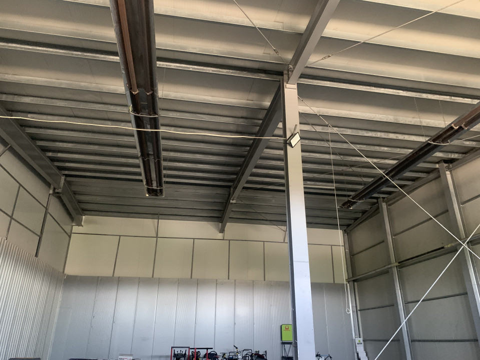 Hala industriala 380 mp + 40 mp de birou, zona - Calea Sagului  7, foxfort.ro