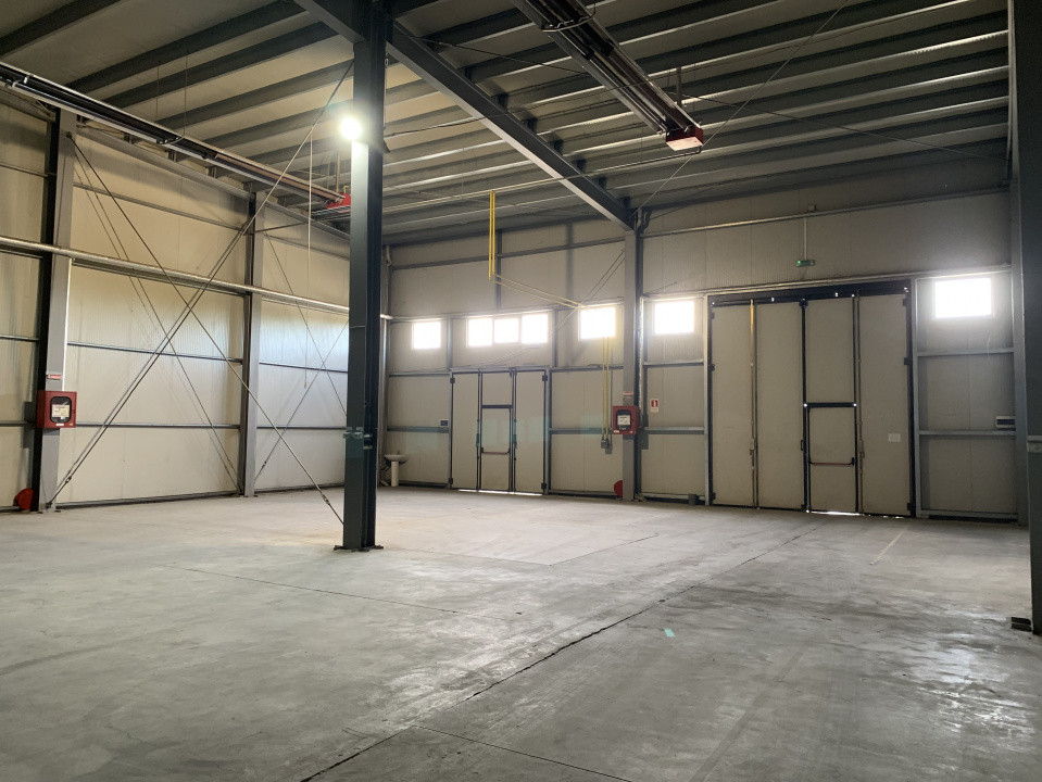 Hala industriala 380 mp + 40 mp de birou, zona - Calea Sagului  2, foxfort.ro