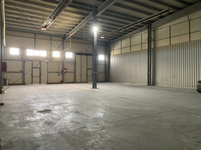 Hala industriala 380 mp + 40 mp de birou, zona - Calea Sagului 