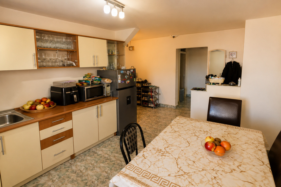 Apartament de vanzare cu 3 camere de 75 mp, zona Bucovina 2, foxfort.ro