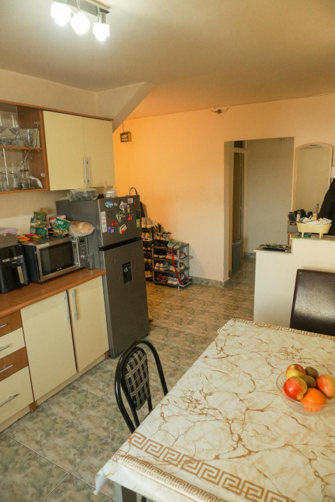 Apartament de vanzare cu 3 camere de 75 mp, zona Bucovina 5, foxfort.ro
