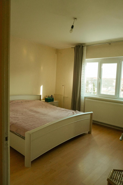 Apartament de vanzare cu 3 camere de 75 mp, zona Bucovina 10, foxfort.ro