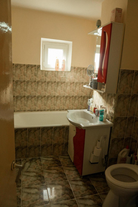 Apartament de vanzare cu 3 camere de 75 mp, zona Bucovina 14, foxfort.ro