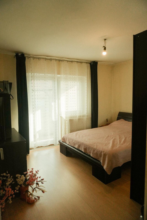 Apartament de vanzare cu 3 camere de 75 mp, zona Bucovina 18, foxfort.ro