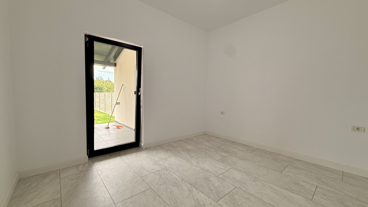 Duplex de vanzare, 3 camere + teren 330 mp, Mosnita Noua 7, foxfort.ro