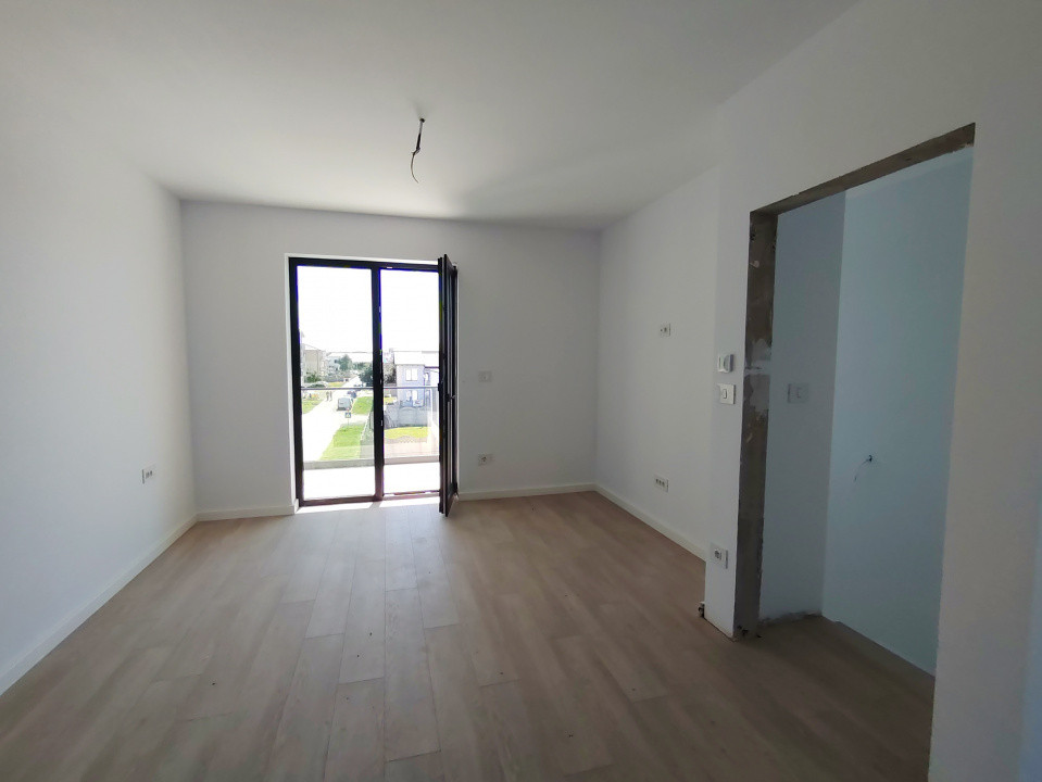 Casa individuala cu 4 camere Parter + 2 Etaje, in Giroc - V10060 18, foxfort.ro
