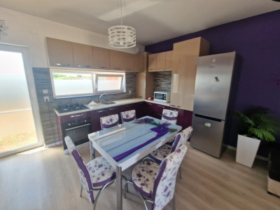 Duplex cu 3 camere si teren de 250 mp in Bucovat