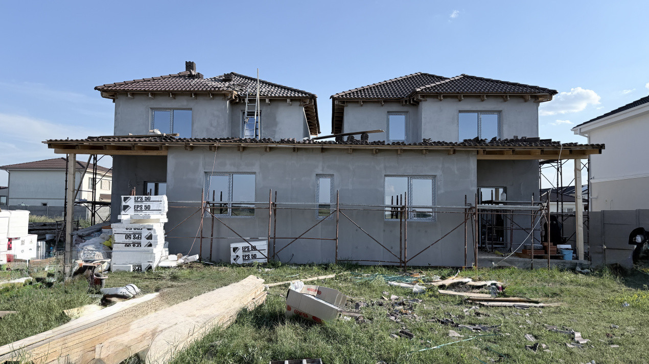 Duplex de vanzare, 4 camere despartit prin camera tehnica - Mosnita 4, foxfort.ro