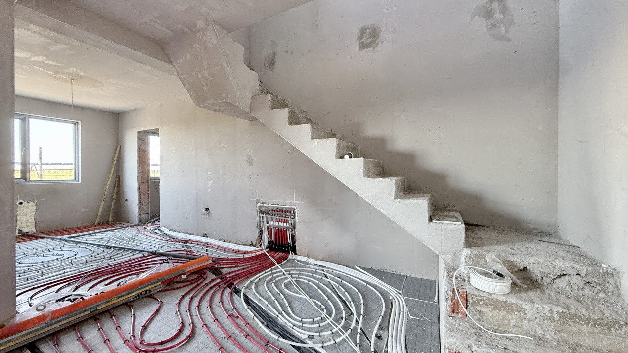 Duplex de vanzare, 4 camere despartit prin camera tehnica - Mosnita 6, foxfort.ro