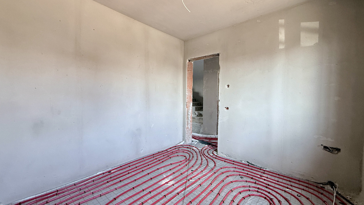 Duplex de vanzare, 4 camere despartit prin camera tehnica - Mosnita 9, foxfort.ro