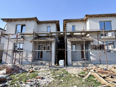 Duplex de vanzare, 4 camere despartit prin camera tehnica - Mosnita