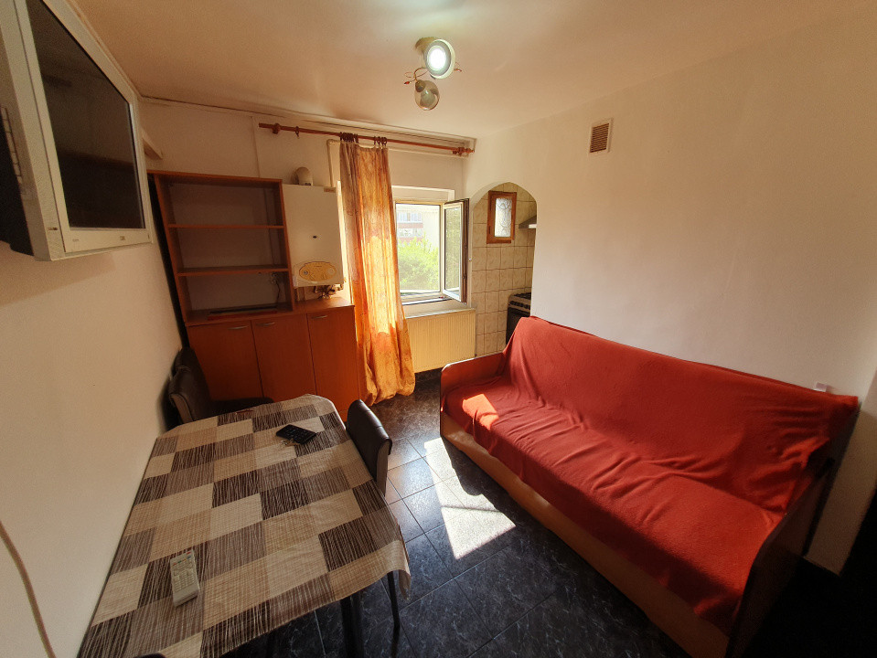 Apartament 2 camere decomandat, etaj 3/4 - zona Steaua 6, foxfort.ro