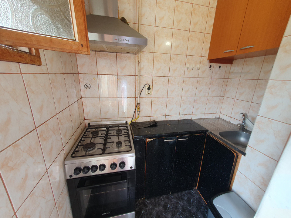 Apartament 2 camere decomandat, etaj 3/4 - zona Steaua 9, foxfort.ro