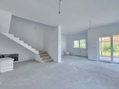 Duplex de vanzare, 5 camere despartit prin garaj - Mosnita Veche imagine mica 2, foxfort.ro