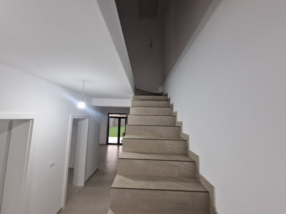 Duplex de vanzare, 4 camere, Mosnita Veche 8, foxfort.ro