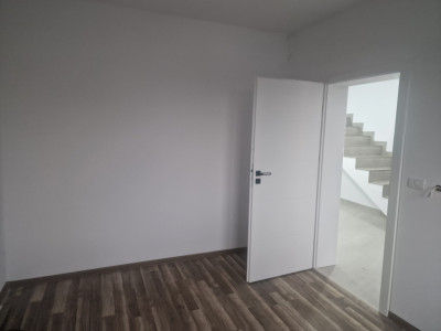 Duplex de vanzare, 4 camere, Mosnita Veche imagine mica 15, foxfort.ro