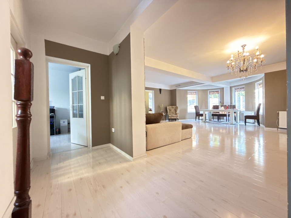 Casa cu 5 camere, 219 mp utili si 588 mp teren, de vanzare in Sanmihaiu Roman 10, foxfort.ro
