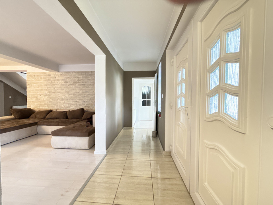 Casa cu 5 camere, 219 mp utili si 588 mp teren, de vanzare in Sanmihaiu Roman 16, foxfort.ro