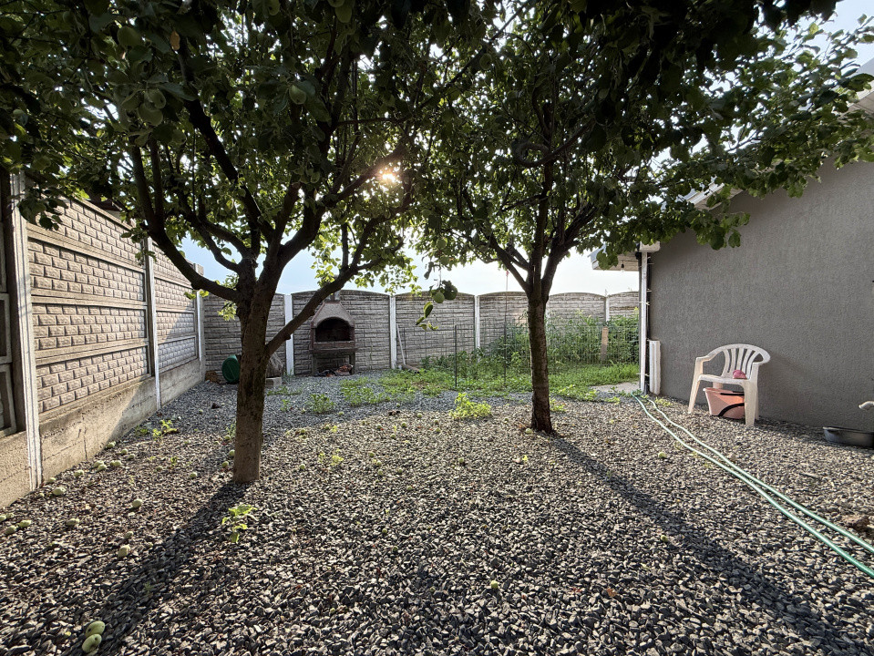 Casa cu 5 camere, 219 mp utili si 588 mp teren, de vanzare in Sanmihaiu Roman 41, foxfort.ro