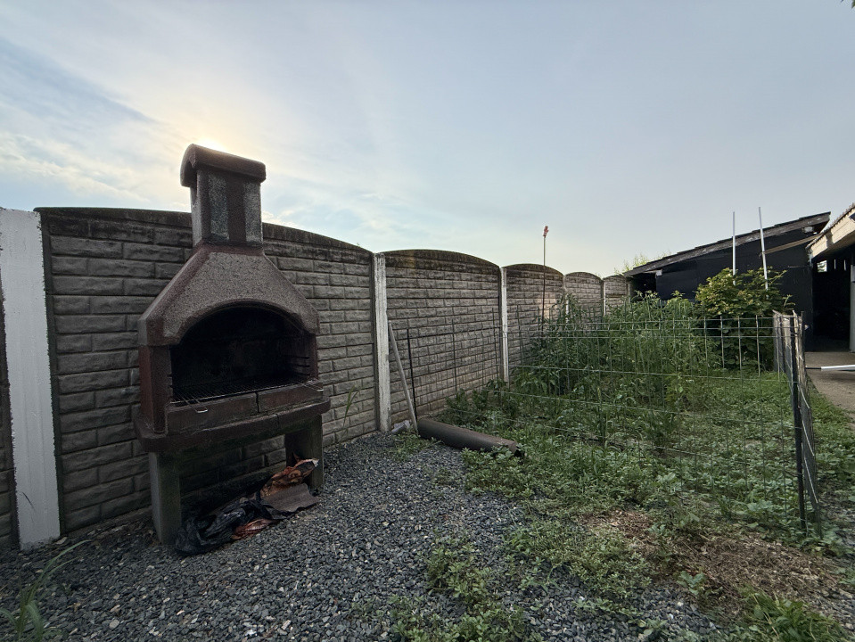 Casa cu 5 camere, 219 mp utili si 588 mp teren, de vanzare in Sanmihaiu Roman 43, foxfort.ro
