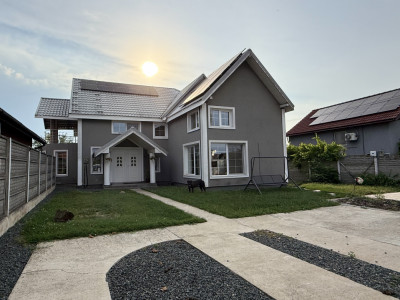 Casa cu 5 camere, 219 mp utili si 588 mp teren, de vanzare in Sanmihaiu Roman