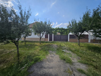 Casa individuala 5 camere de vanzare, zona centrala Sagu, Arad