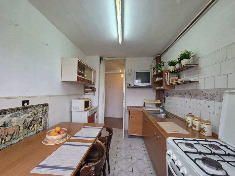 Apartament cu 4 camere, etaj 5/8, zona Micalaca  3, foxfort.ro