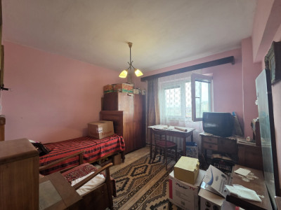 Apartament cu 4 camere, etaj 5/8, zona Micalaca 