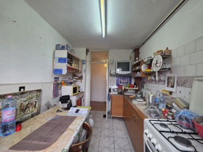 Apartament cu 4 camere, etaj 5/8, zona Micalaca  imagine mica 5, foxfort.ro