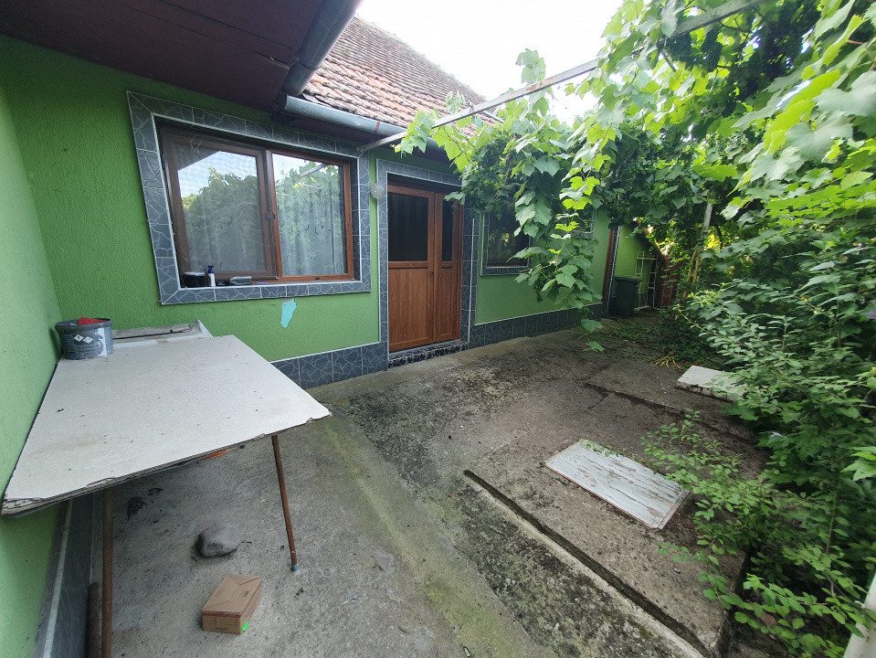 Casa individuala cu 3 camere, 130 mp utili, teren 1238 mp, in Livezile Timis 20, foxfort.ro