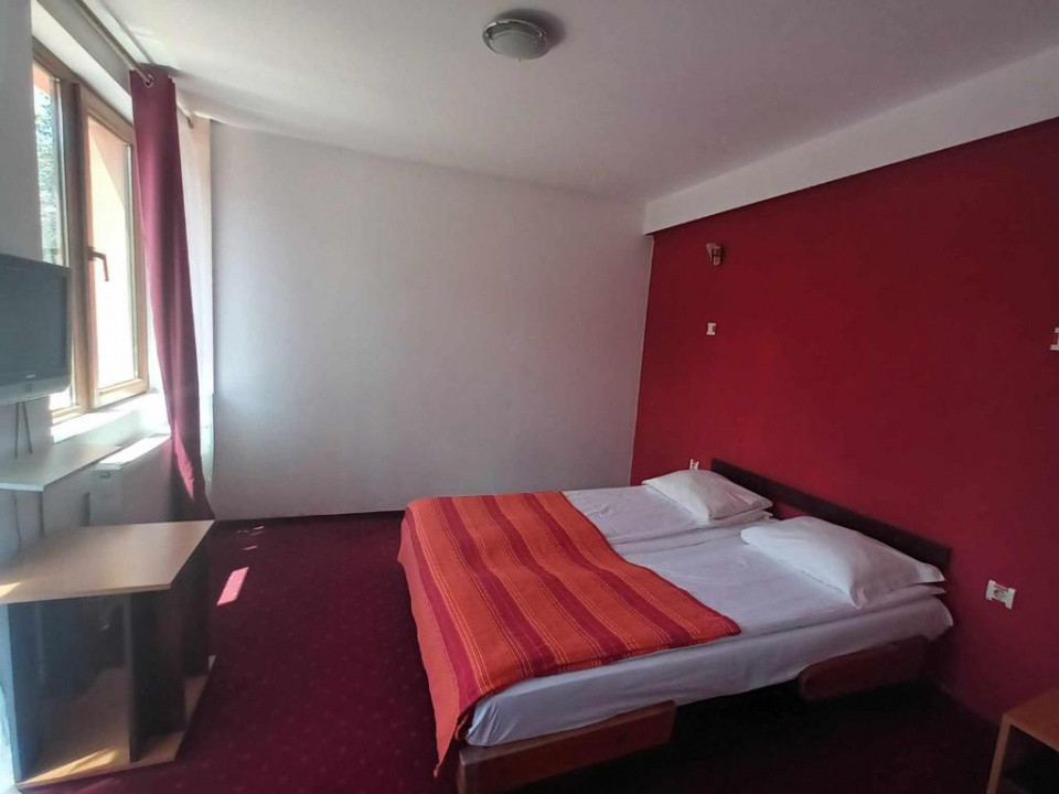 Investitie in turism, Pensiune 14 camere in centrul Valiugului 2, foxfort.ro