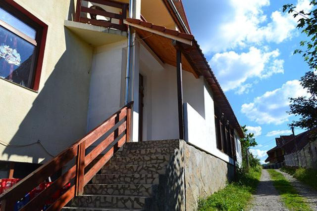 Investitie in turism, Pensiune 14 camere in centrul Valiugului 4, foxfort.ro