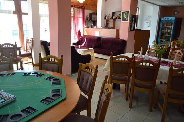 Investitie in turism, Pensiune 14 camere in centrul Valiugului 8, foxfort.ro