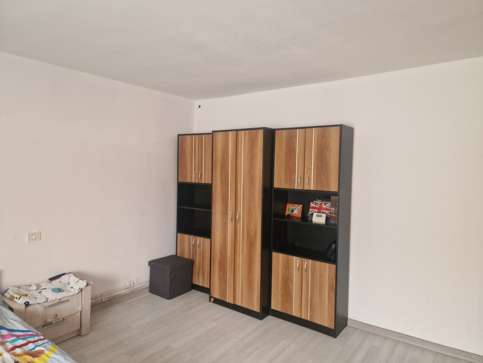 Casa individuala cu 9 camere, in Mosnita Noua, zona centrala 2, foxfort.ro