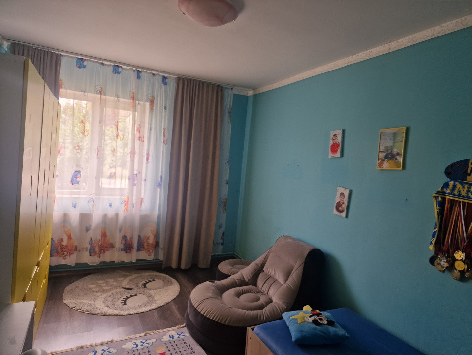 Casa individuala cu 9 camere, in Mosnita Noua, zona centrala 4, foxfort.ro