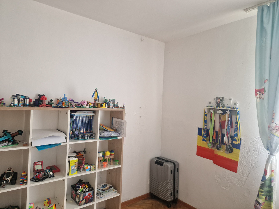 Casa individuala cu 9 camere, in Mosnita Noua, zona centrala 5, foxfort.ro