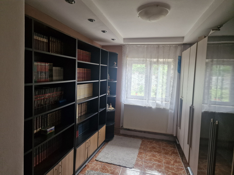 Casa individuala cu 9 camere, in Mosnita Noua, zona centrala 8, foxfort.ro