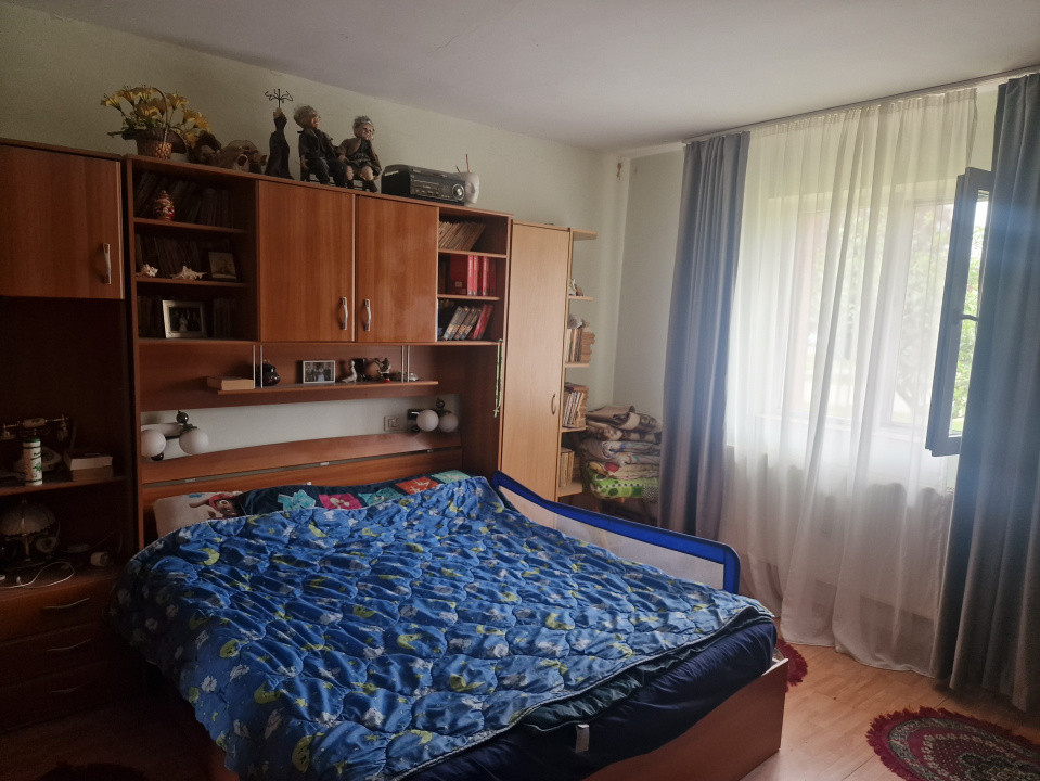 Casa individuala cu 9 camere, in Mosnita Noua, zona centrala 9, foxfort.ro