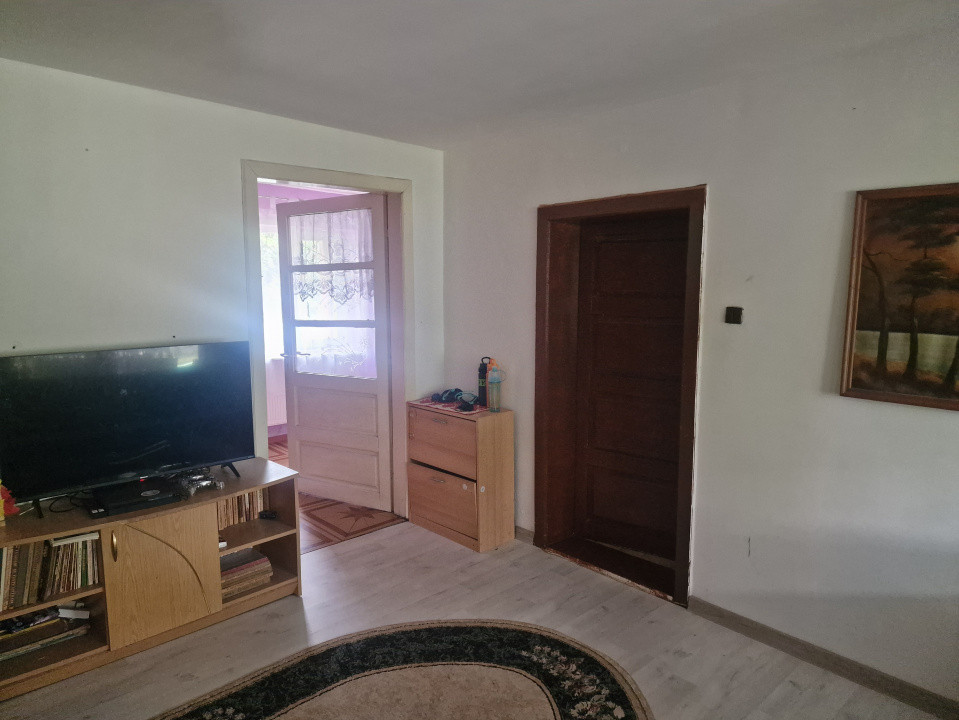 Casa individuala cu 9 camere, in Mosnita Noua, zona centrala 10, foxfort.ro