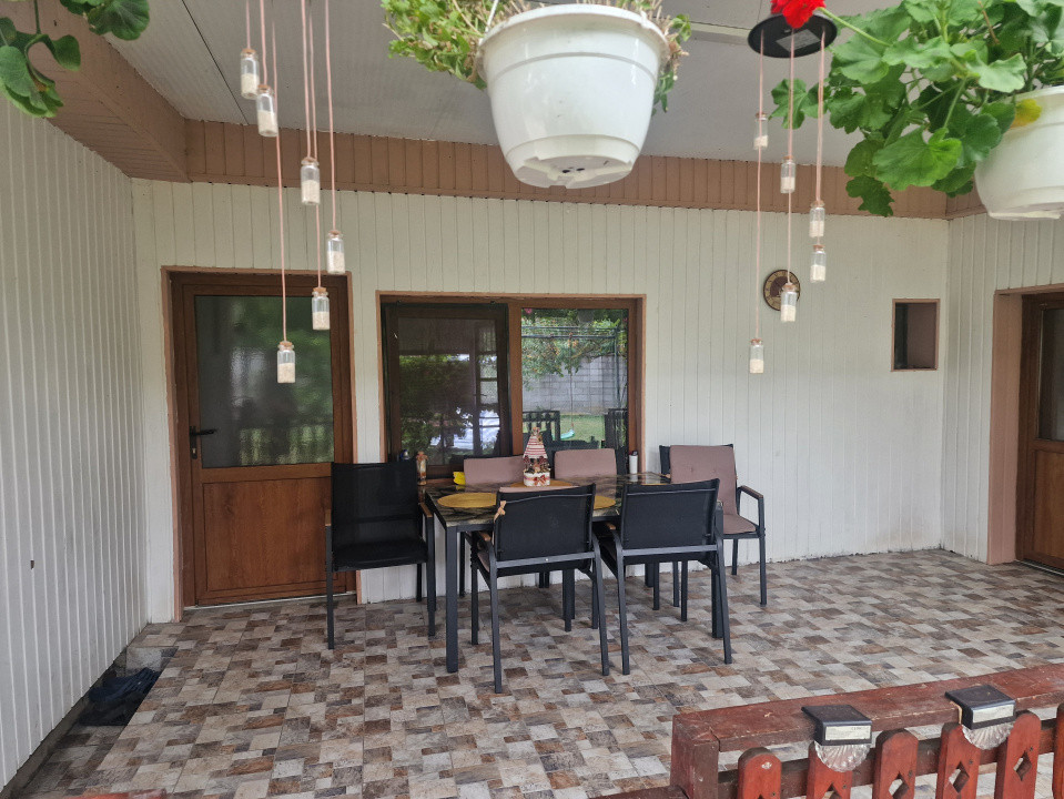 Casa individuala cu 9 camere, in Mosnita Noua, zona centrala 15, foxfort.ro